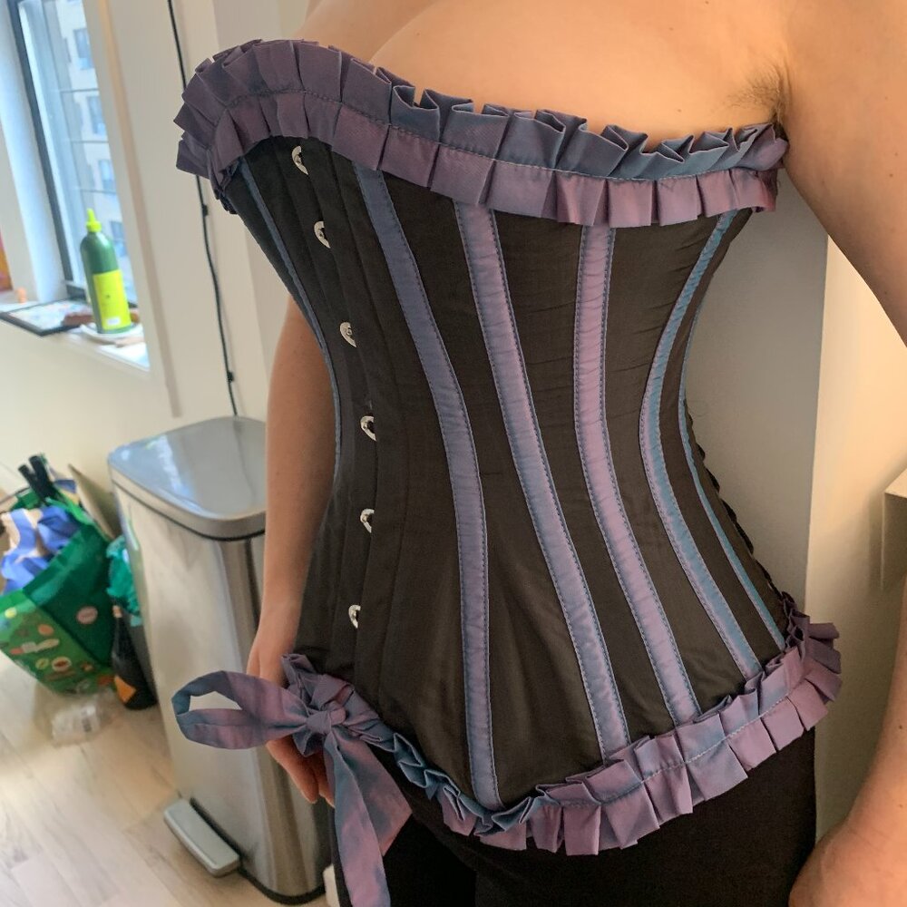Burleska Lily Overbust Corset – Size 20 – Black/Lilac Taffeta – NWT